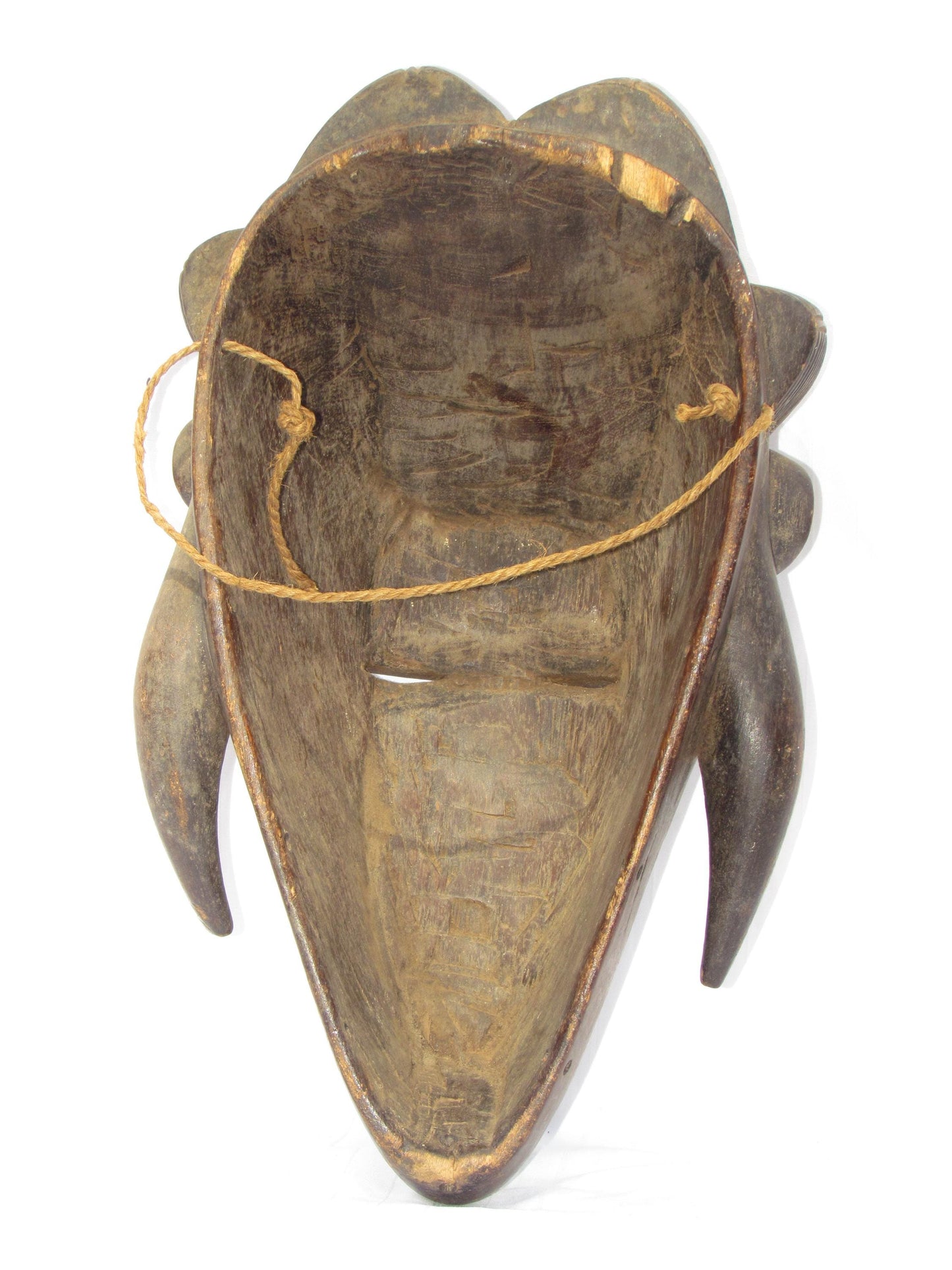 Masques traditionnels africains en bois sculptés à la main, fabriqués en RDC