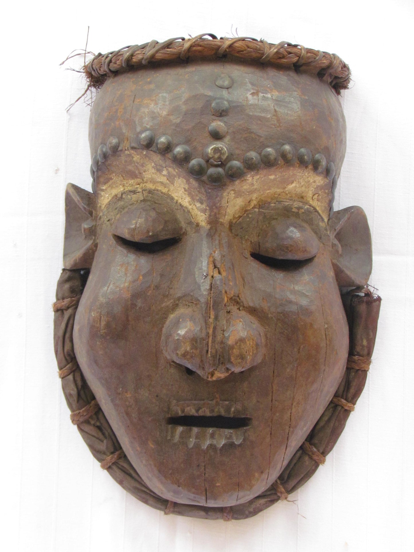 Masques muraux traditionnels africains en bois sculptés à la main, de la RDC