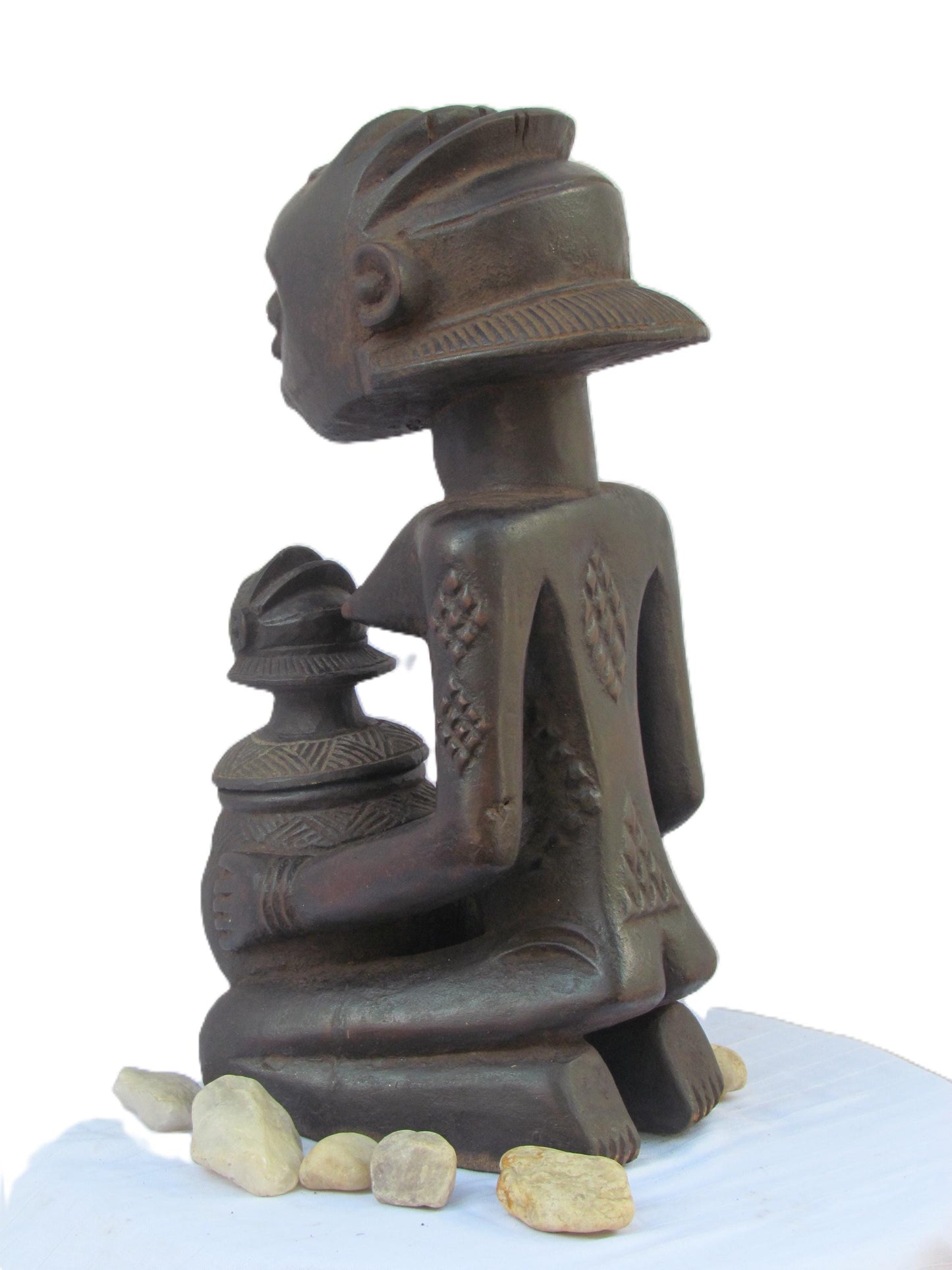 Statue de femme Luba porteuse de bol – Art tribal africain en bois du Congo – Sculpture rituelle sculptée à la main vintage des années 1980