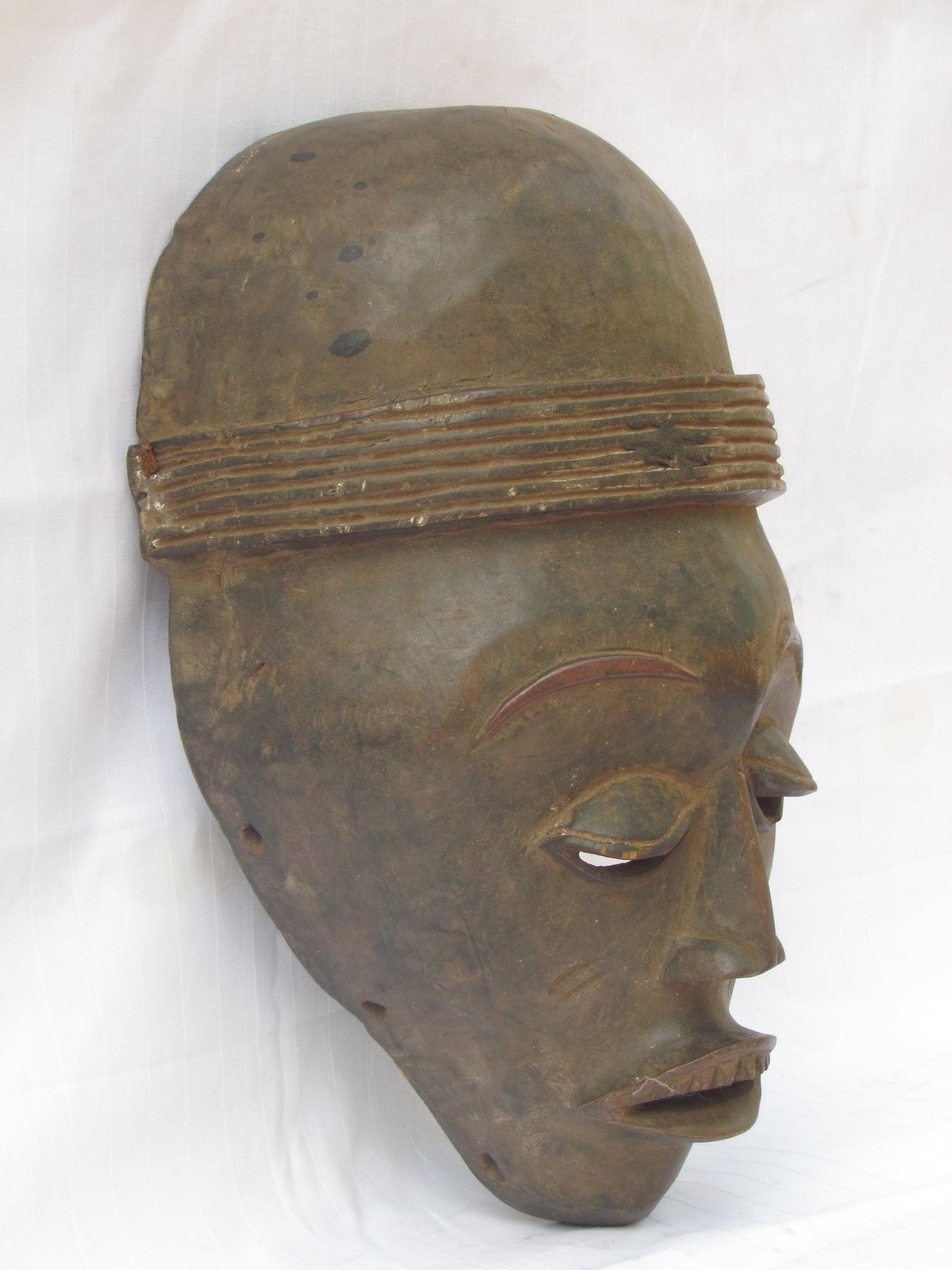 Masques traditionnels africains en bois sculptés à la main, fabriqués à la main en RDC