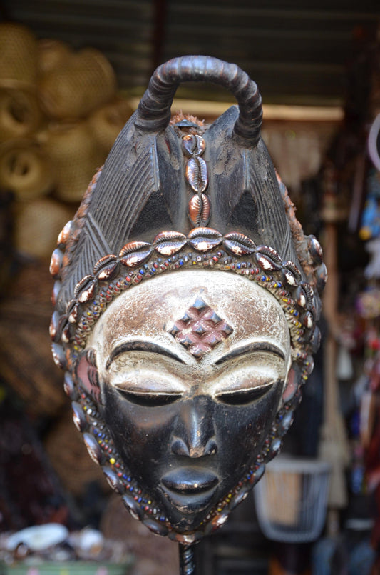 Vintage Punu Mask – 14" Hand-Carved Wood Wall Art – Gabonese Tribal Decor.