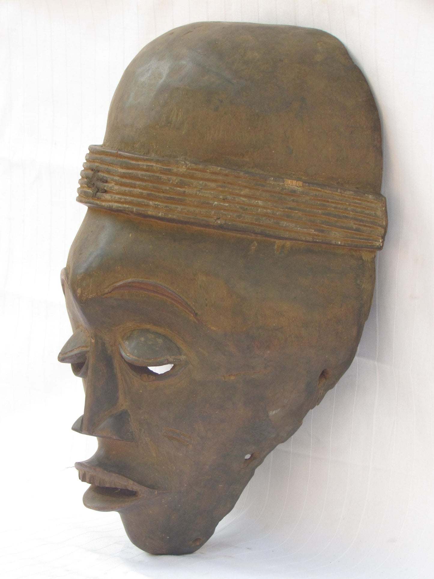 Masques traditionnels africains en bois sculptés à la main, fabriqués à la main en RDC