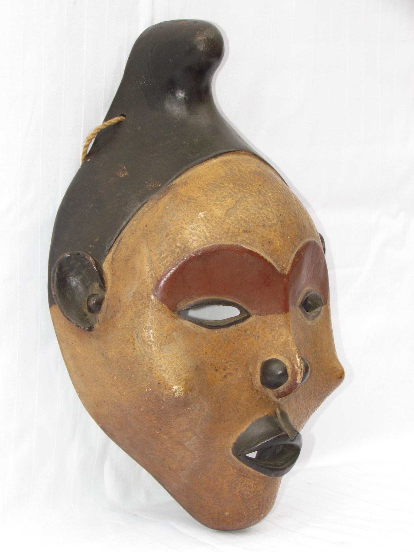 Masques traditionnels africains en bois sculptés à la main, fabriqués en RDC