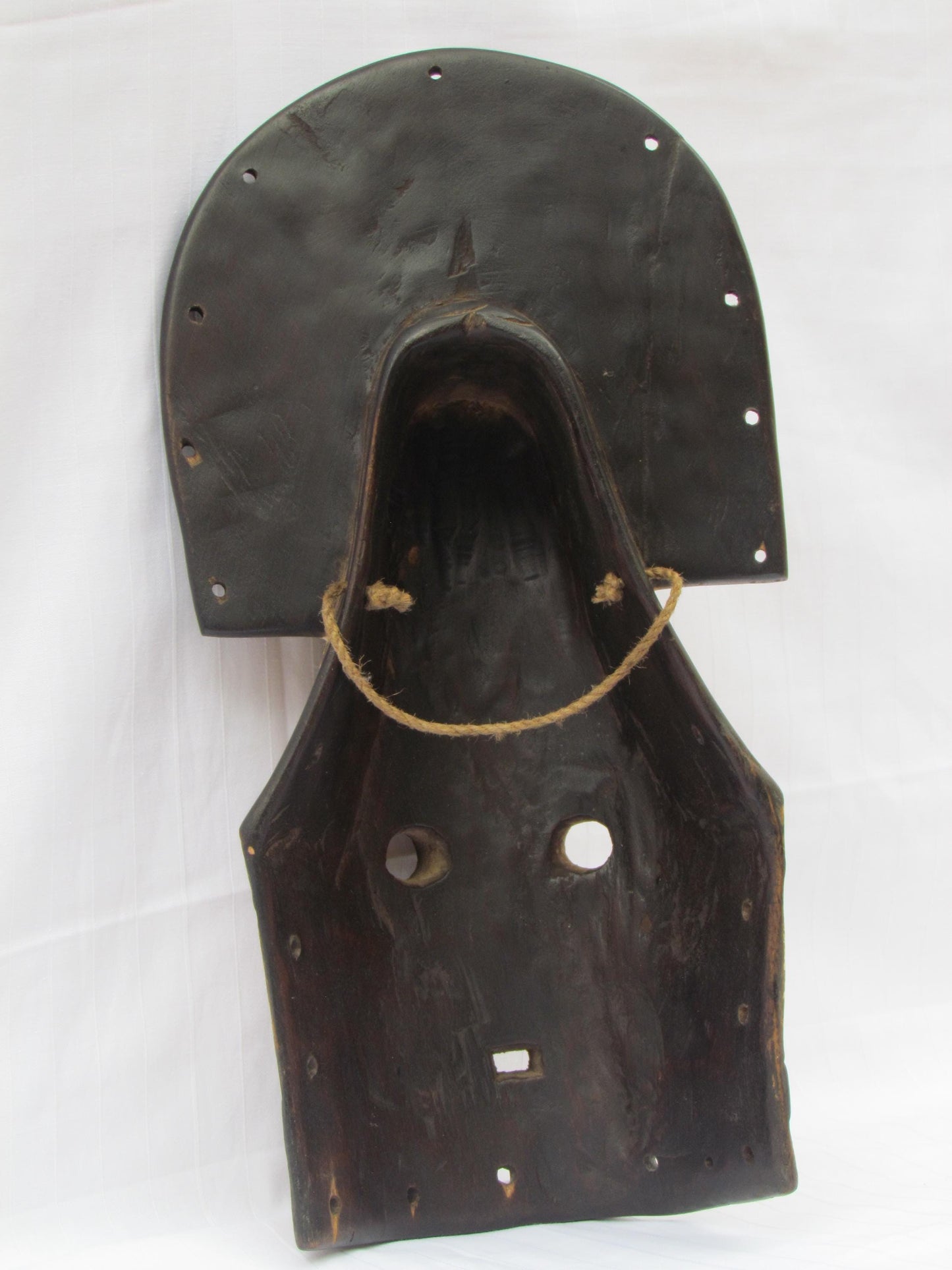 Masques traditionnels africains en bois sculptés à la main, fabriqués en RDC
