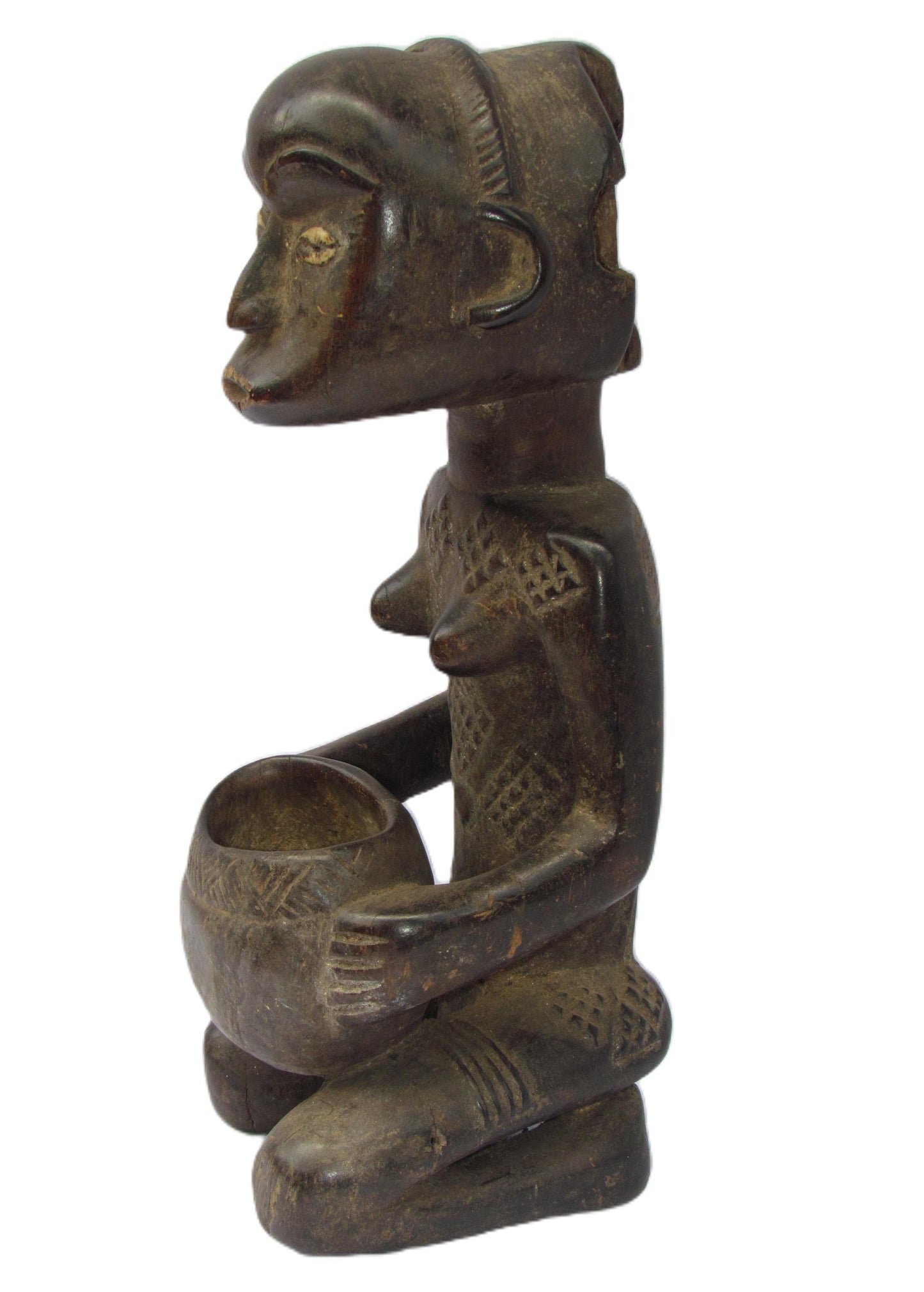 Femme porteuse de bol Luba Mboko du Congo.