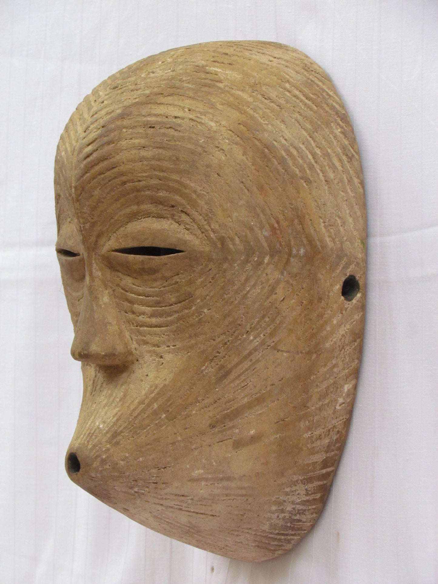 Masques traditionnels africains en bois sculptés à la main, fabriqués en RDC