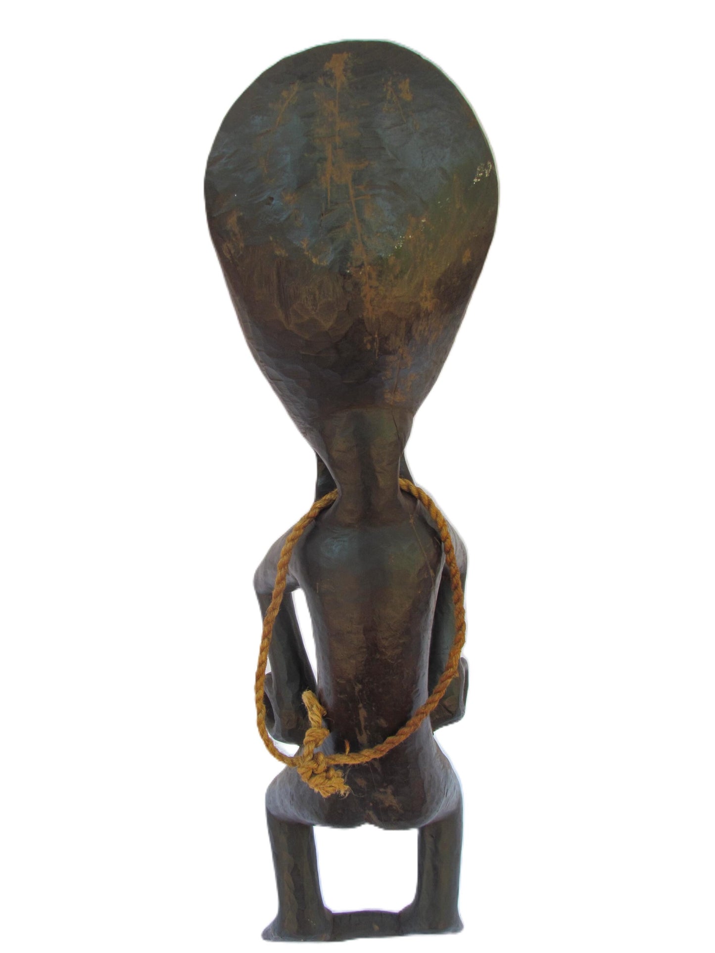 Statue d'un homme Mbole debout de couleur brune, originaire de RDC