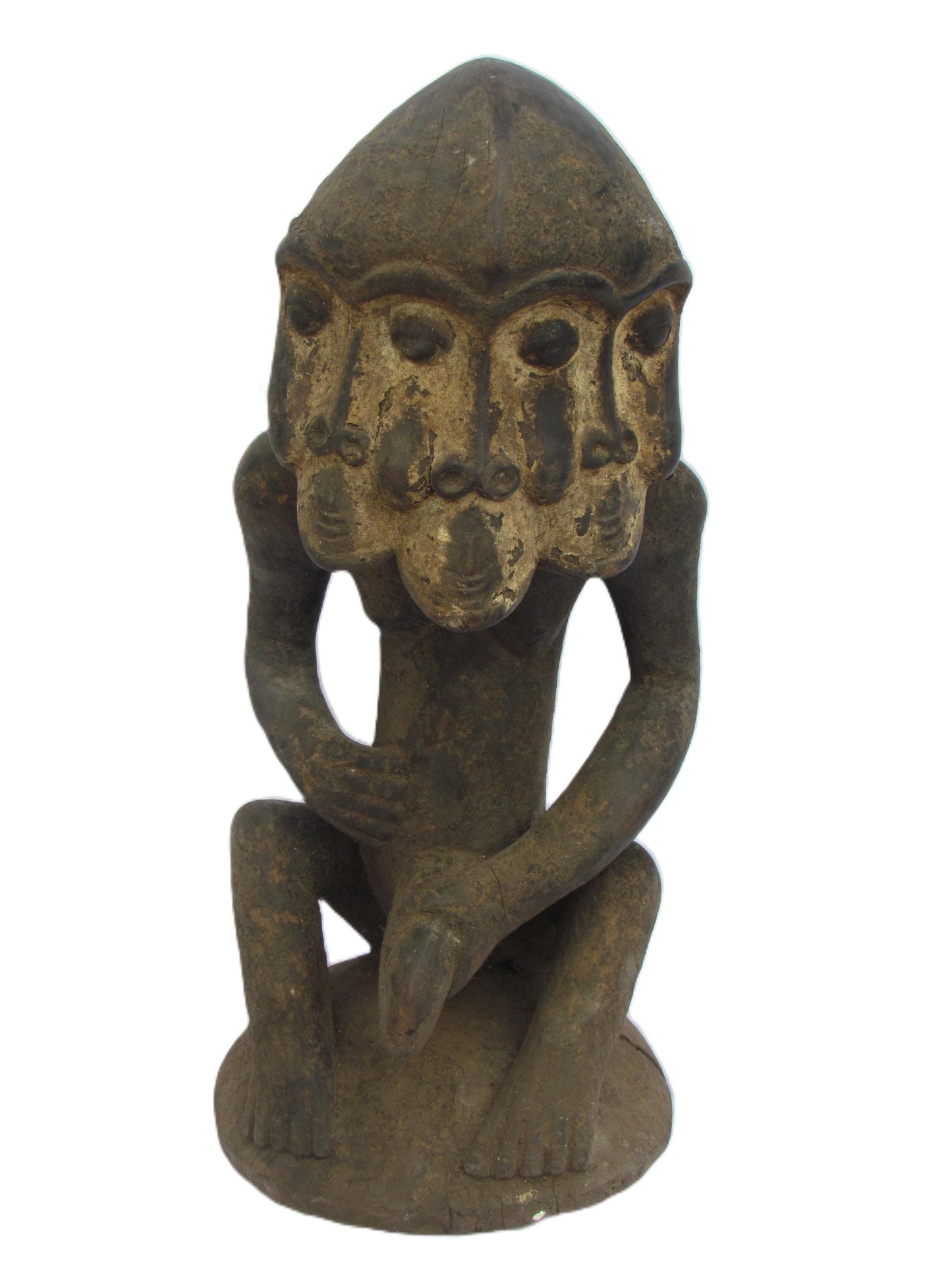 Figure masculine Luba Songo assise tenant un organe génital élu à trois visages, République démocratique du Congo et Zambie.