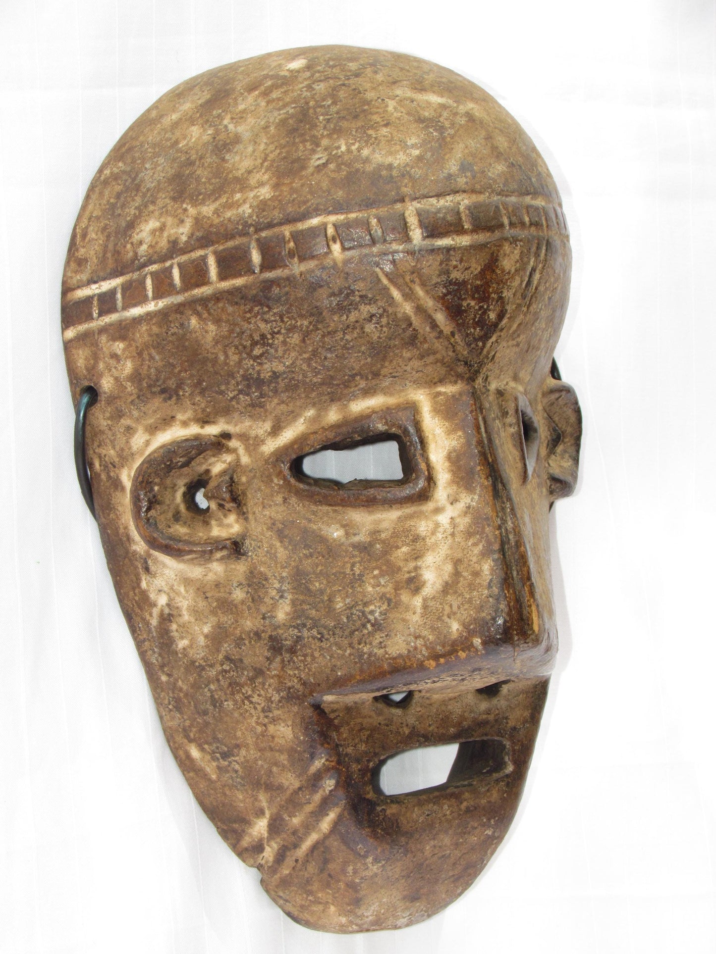 Masques muraux traditionnels africains en bois sculptés à la main, de la RDC