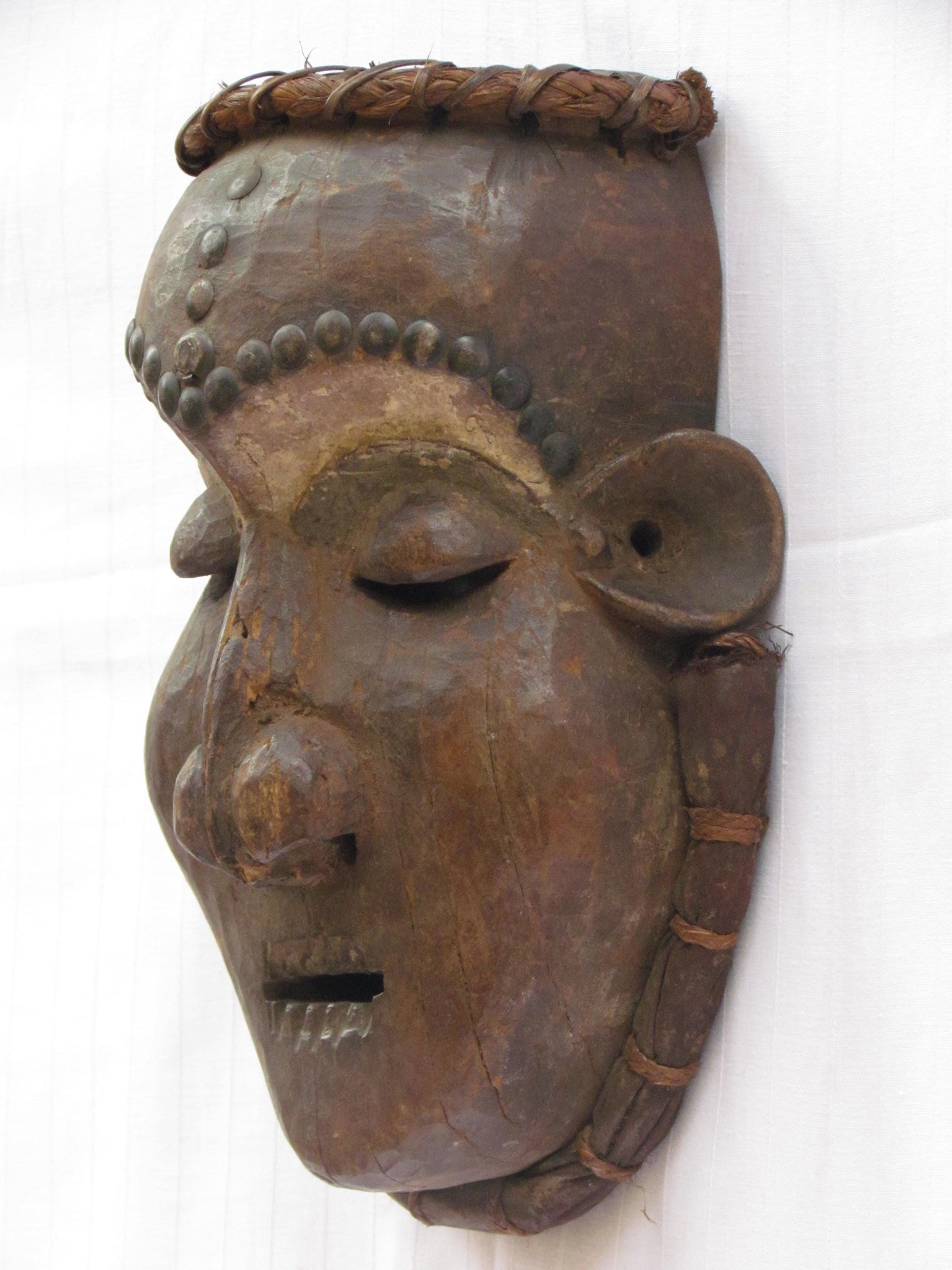 Masques muraux traditionnels africains en bois sculptés à la main, de la RDC