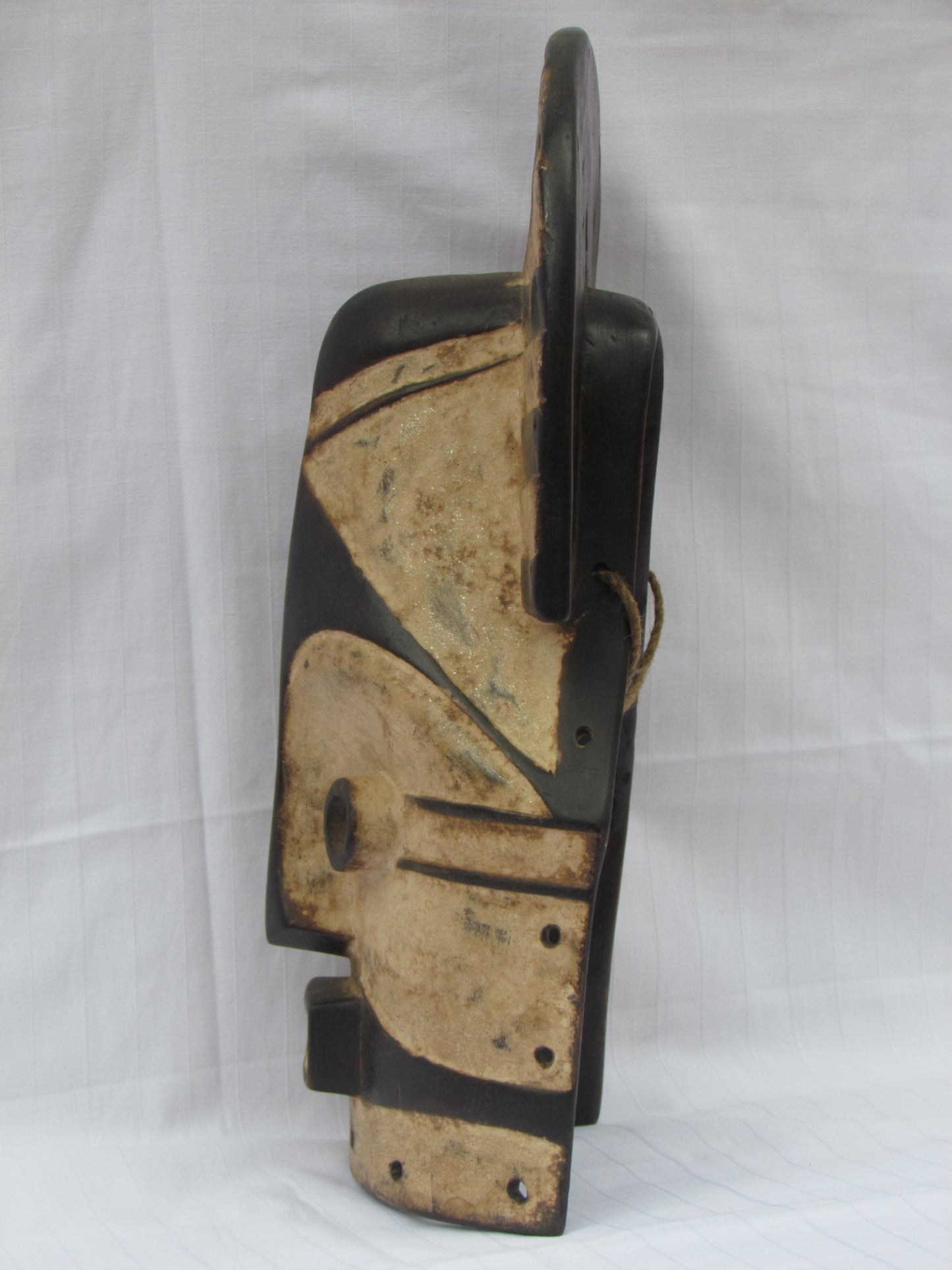 Masques traditionnels africains en bois sculptés à la main, fabriqués en RDC