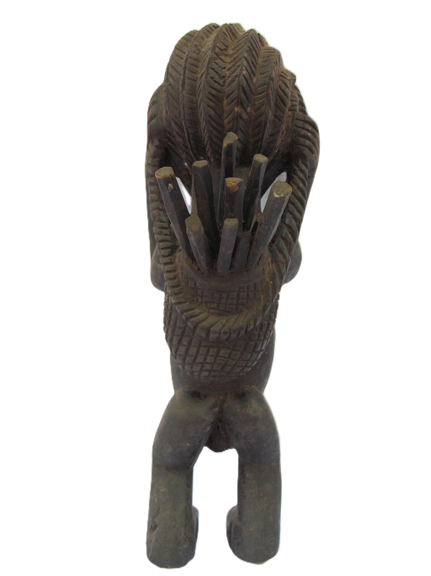 Une œuvre d'art vintage en bois brun faite à la main représentant une mère africaine transportant du bois de chauffage sur son dos