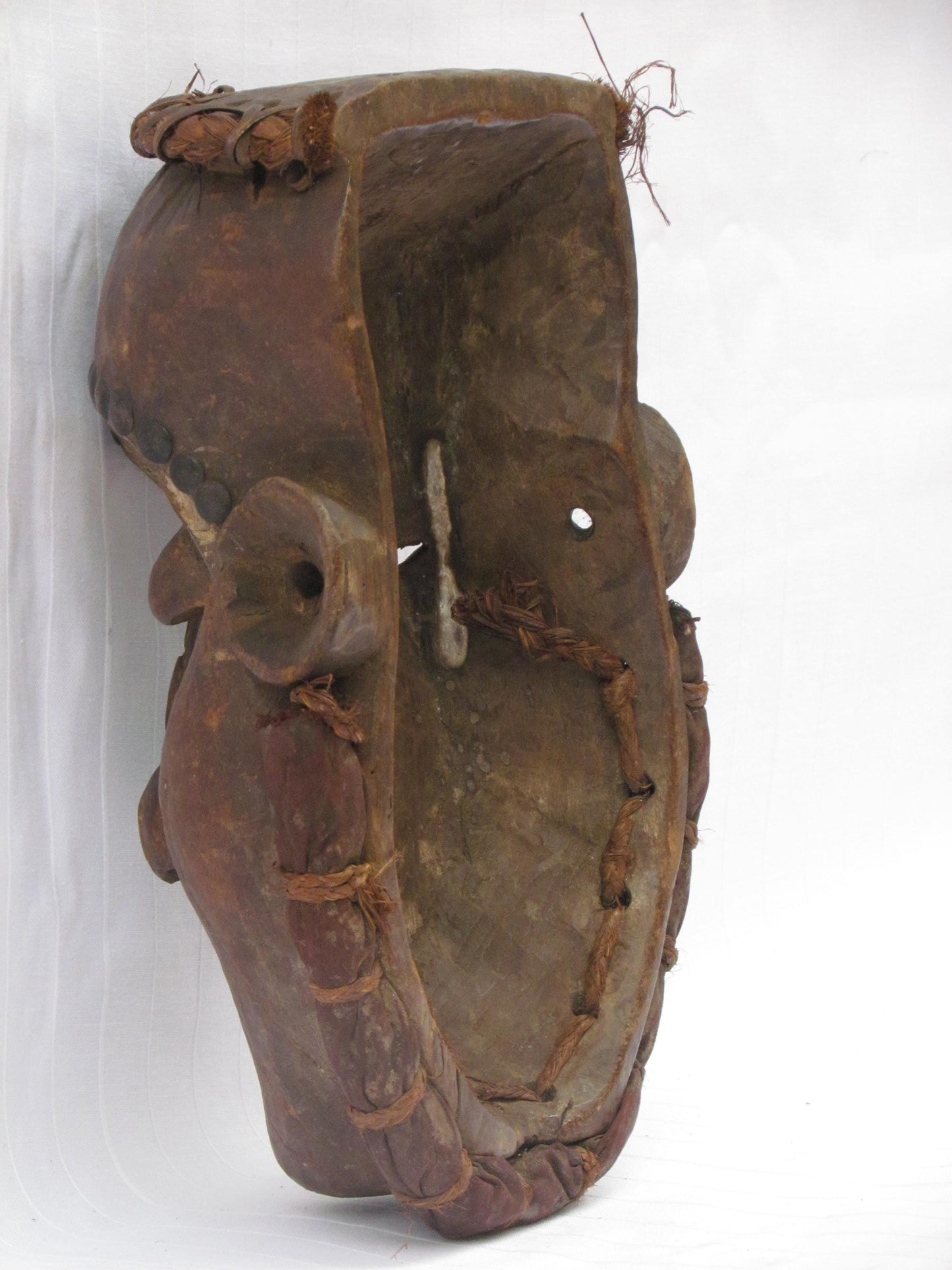 Masques muraux traditionnels africains en bois sculptés à la main, de la RDC