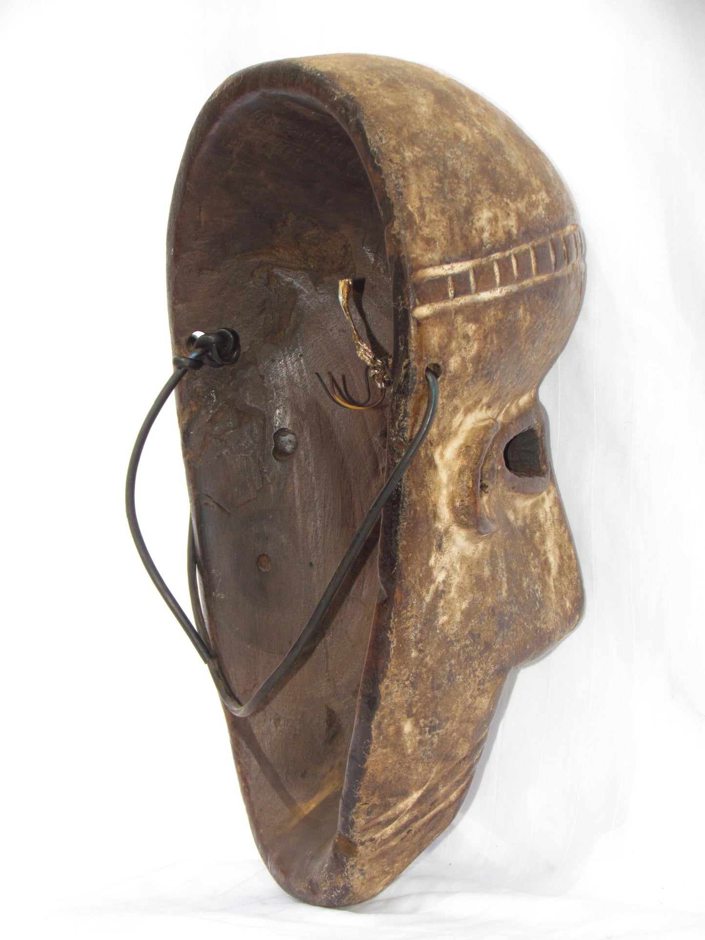 Masques muraux traditionnels africains en bois sculptés à la main, de la RDC