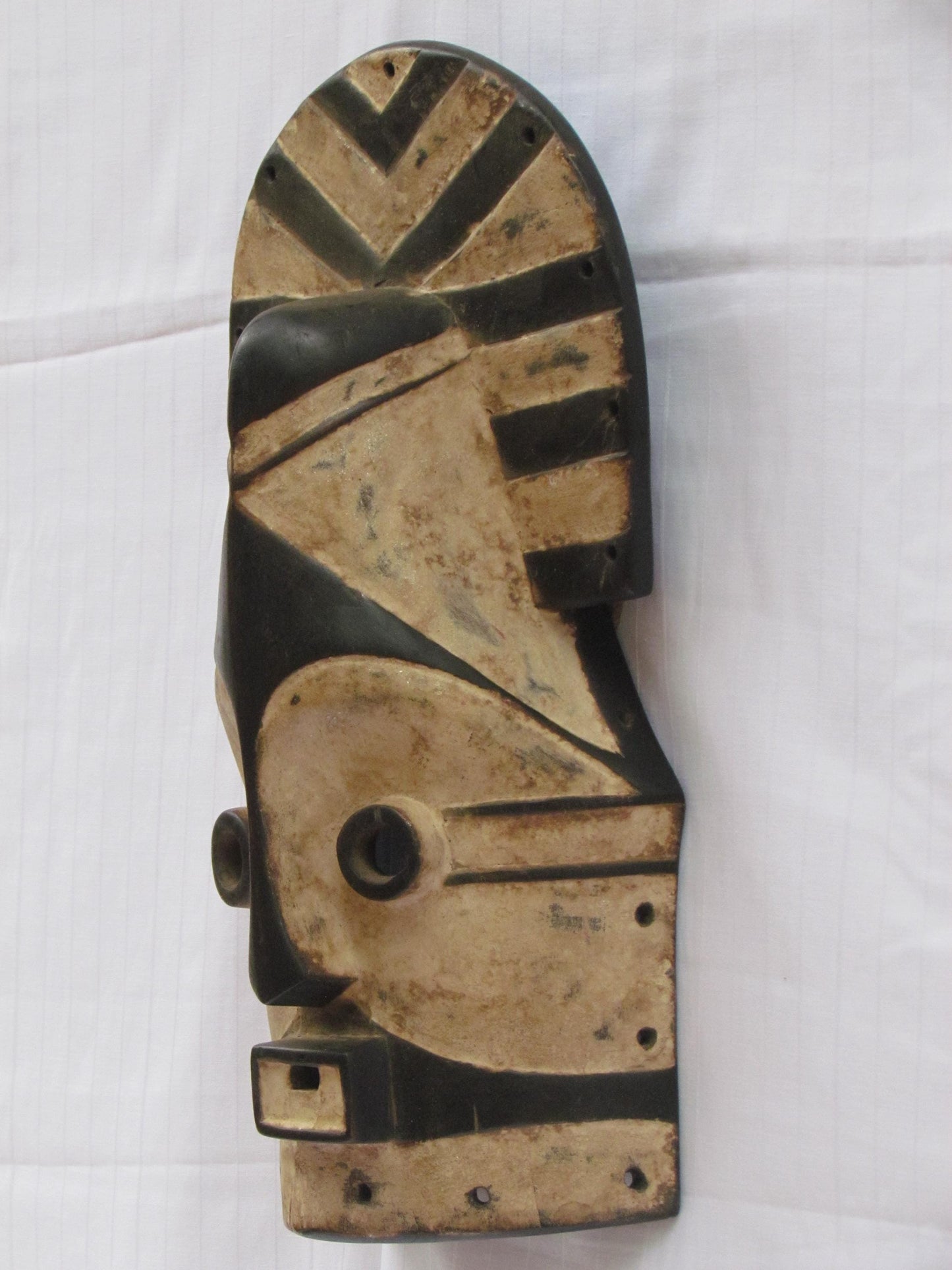 Masques traditionnels africains en bois sculptés à la main, fabriqués en RDC