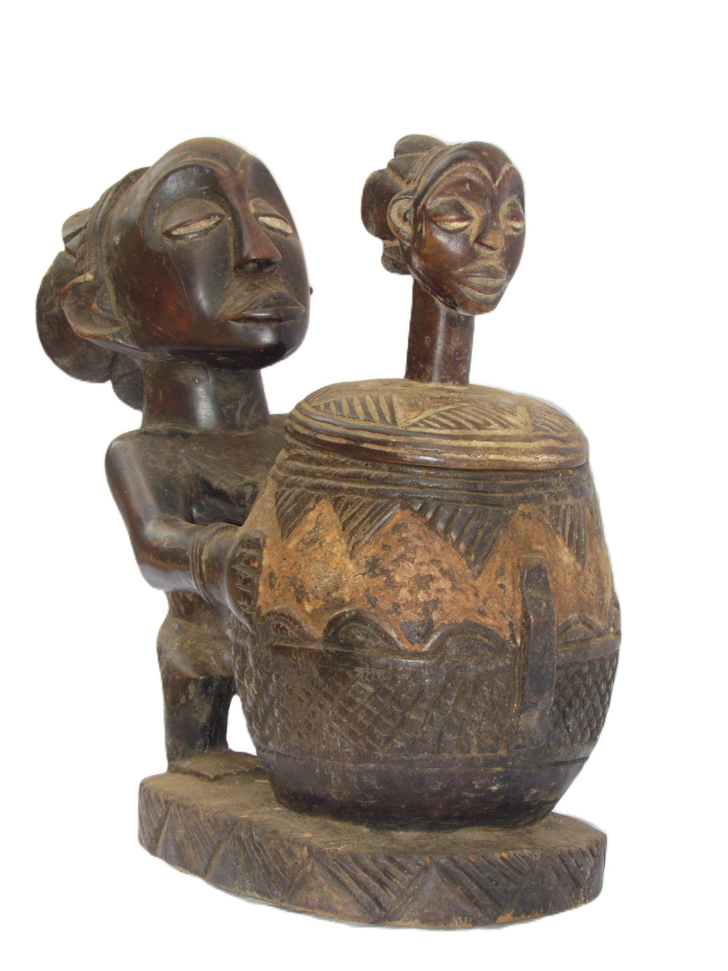 Une porteuse de bol en bois Luba de la RDC