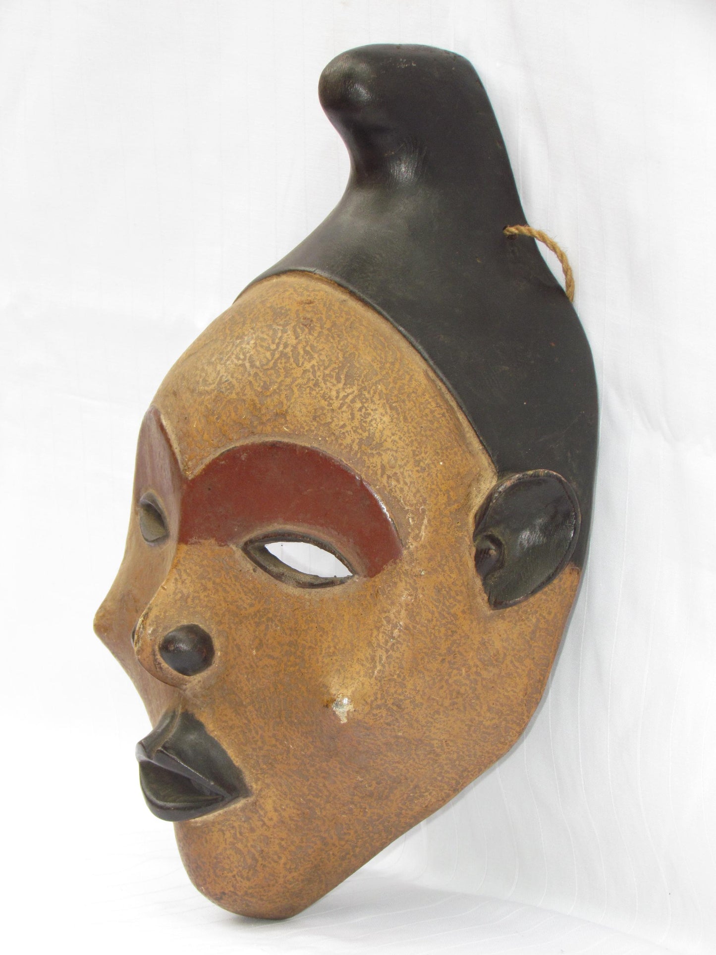 Masques traditionnels africains en bois sculptés à la main, fabriqués en RDC