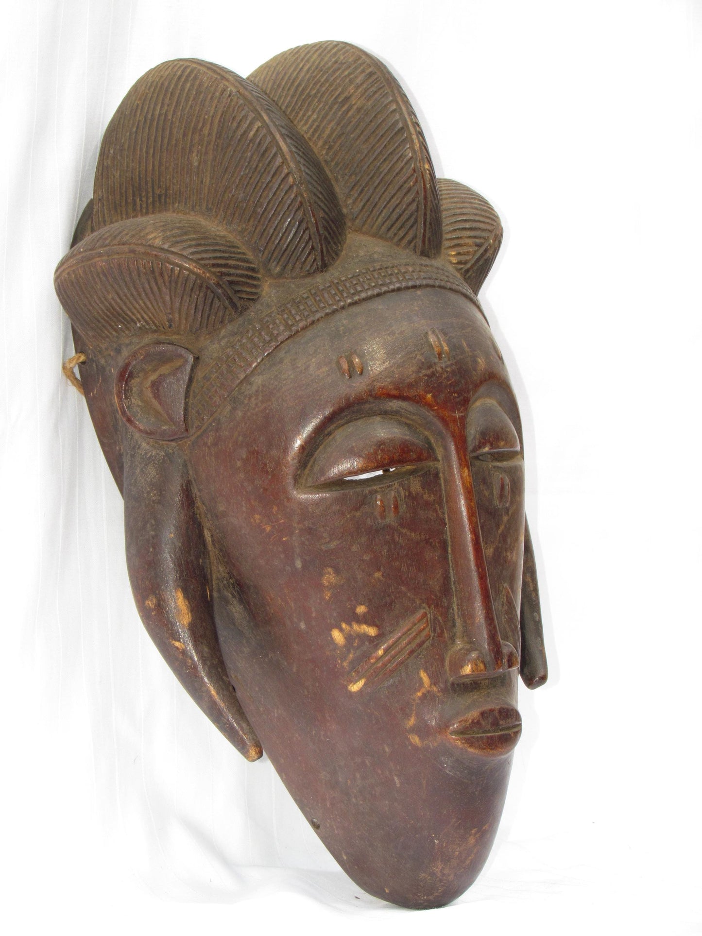 Masques traditionnels africains en bois sculptés à la main, fabriqués en RDC