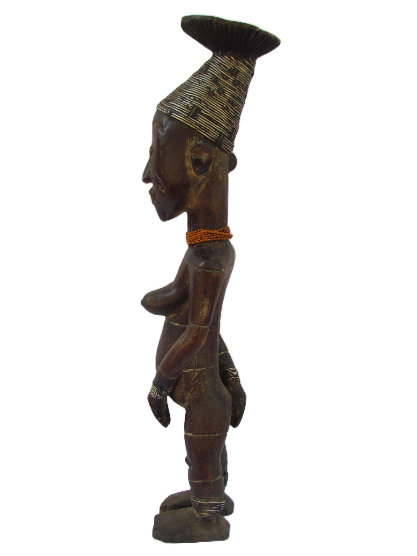 Une belle figure féminine debout Mangbetu en bois avec un cou rouge frappant de l'art africain du Congo.