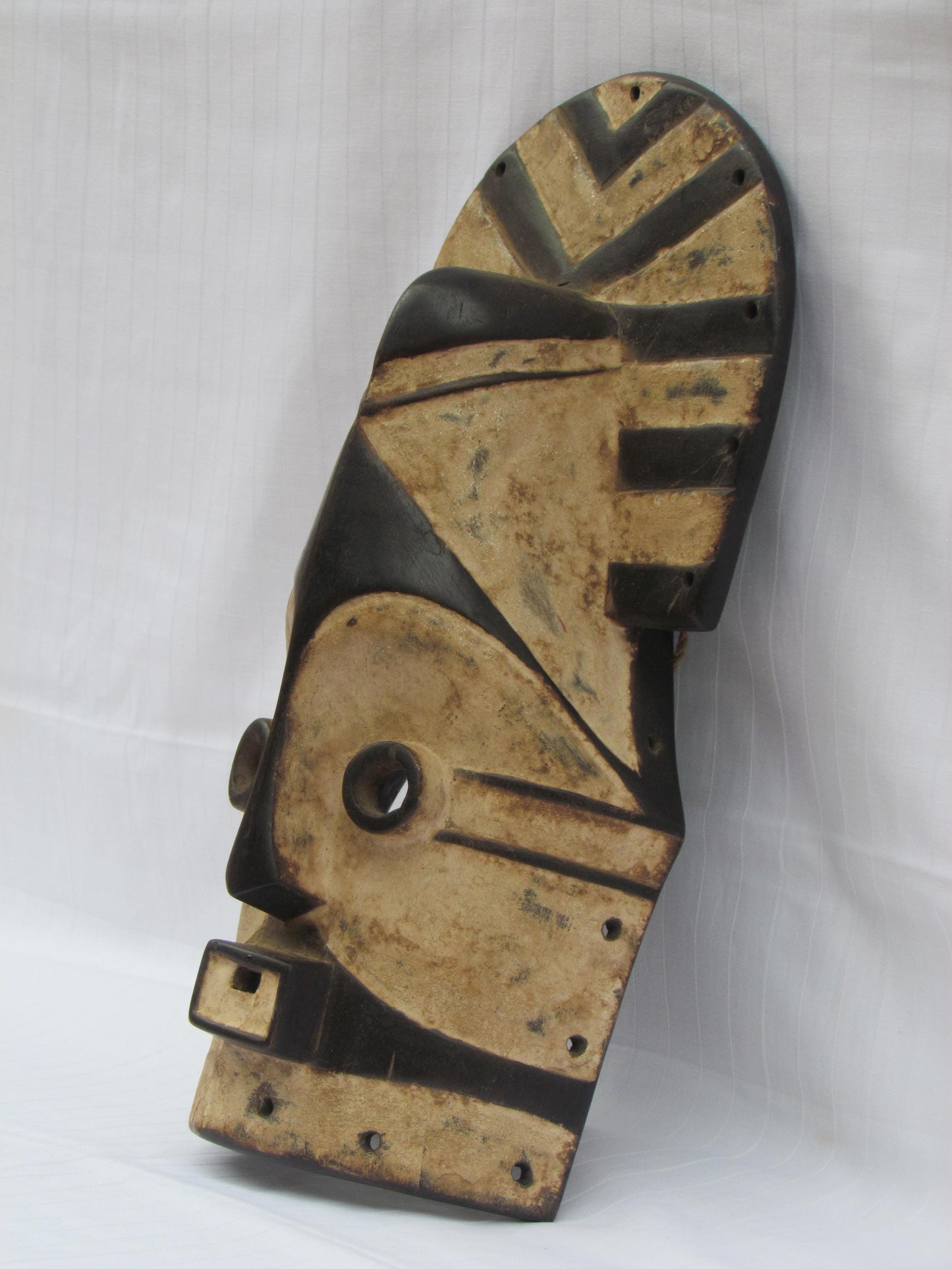 Masques traditionnels africains en bois sculptés à la main, fabriqués en RDC