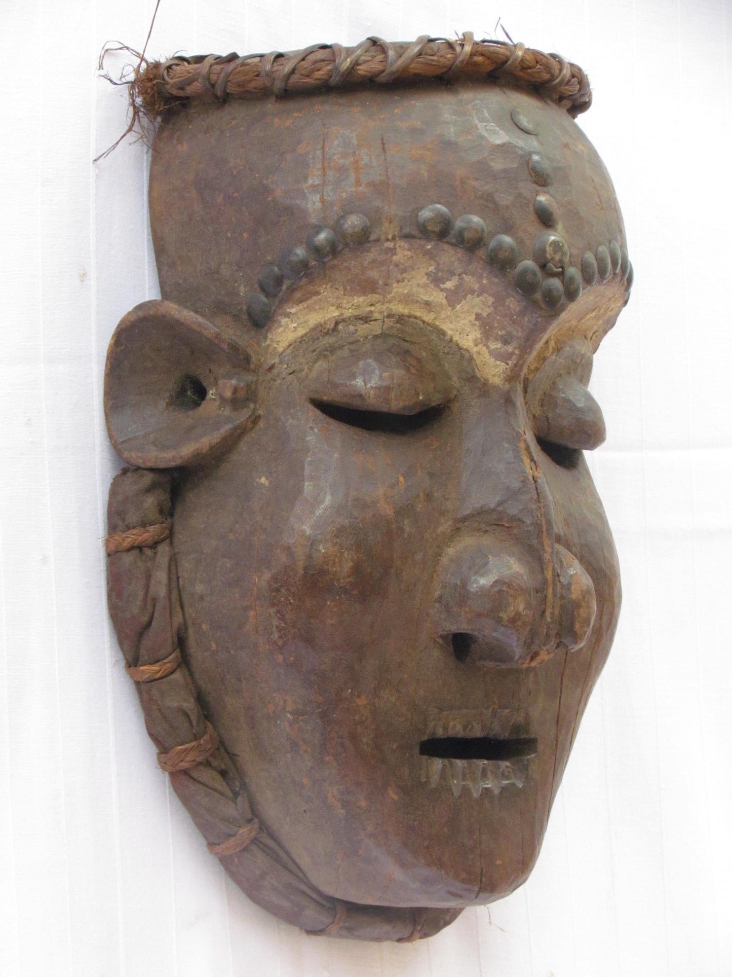 Masques muraux traditionnels africains en bois sculptés à la main, de la RDC