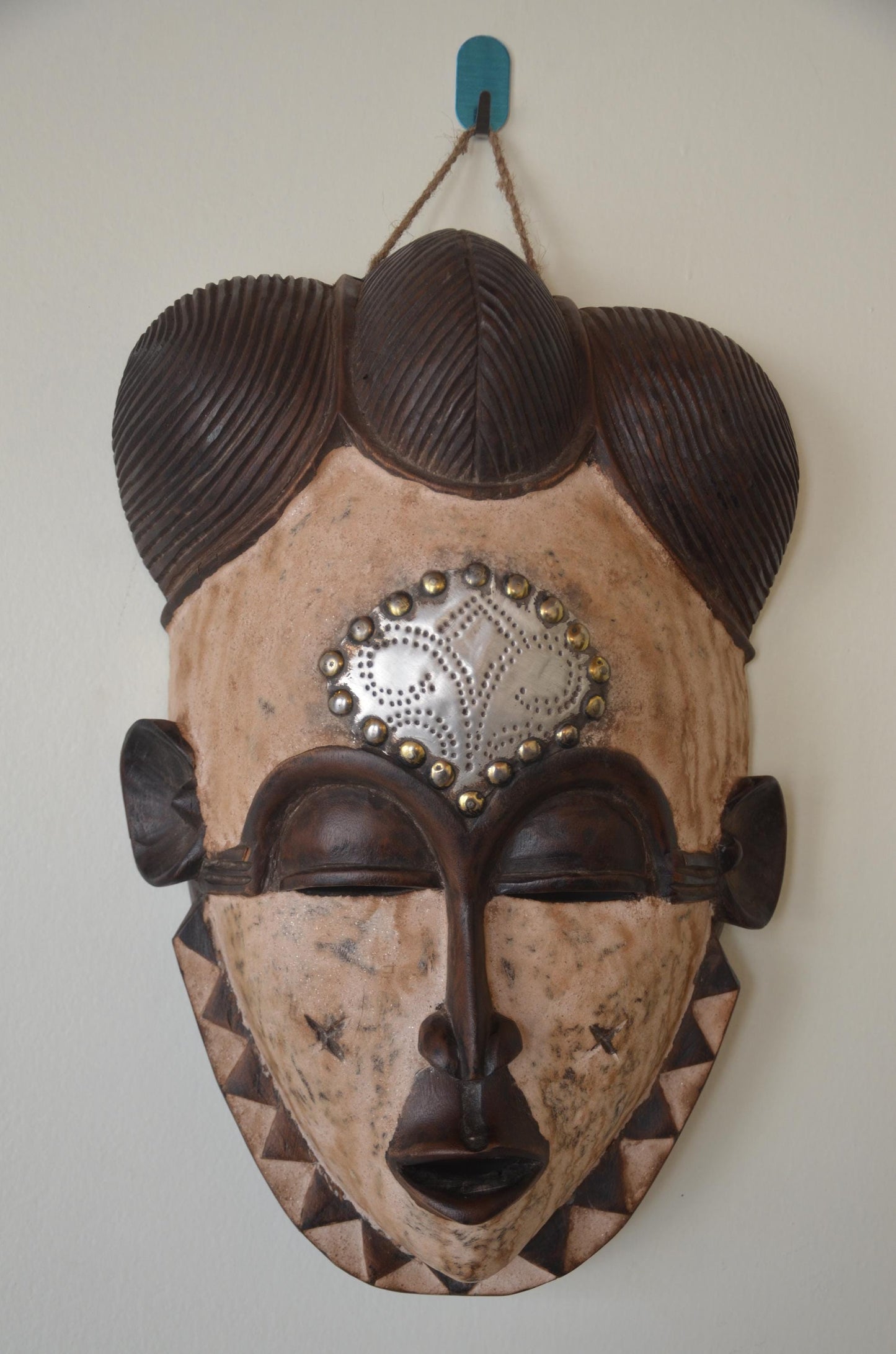 Vintage Guro Mblo Mask – 18" Ivory Coast Wood Wall Art – African Ancestor Mask