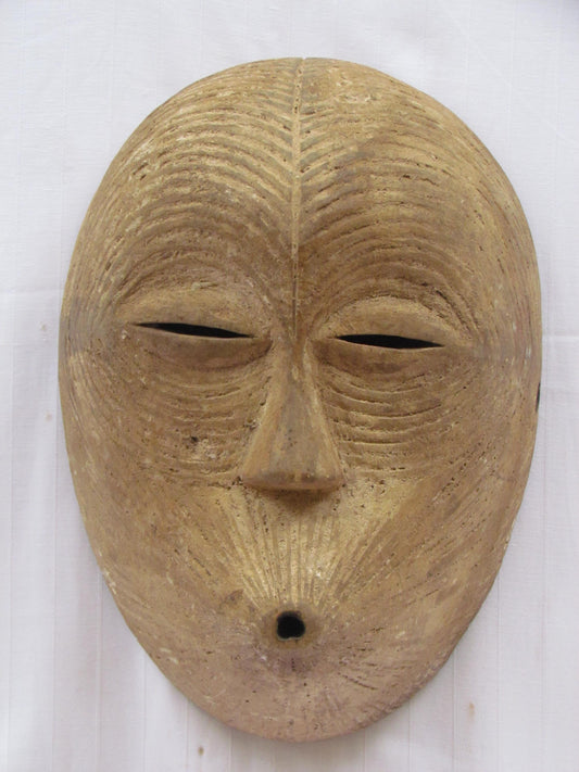 Masques traditionnels africains en bois sculptés à la main, fabriqués en RDC