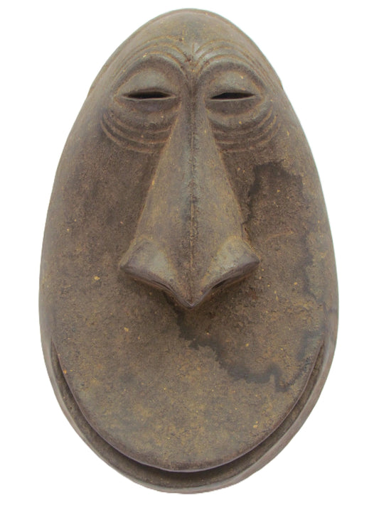 Un masque mural traditionnel africain ovale noir sculpté à la main en bois de RDC