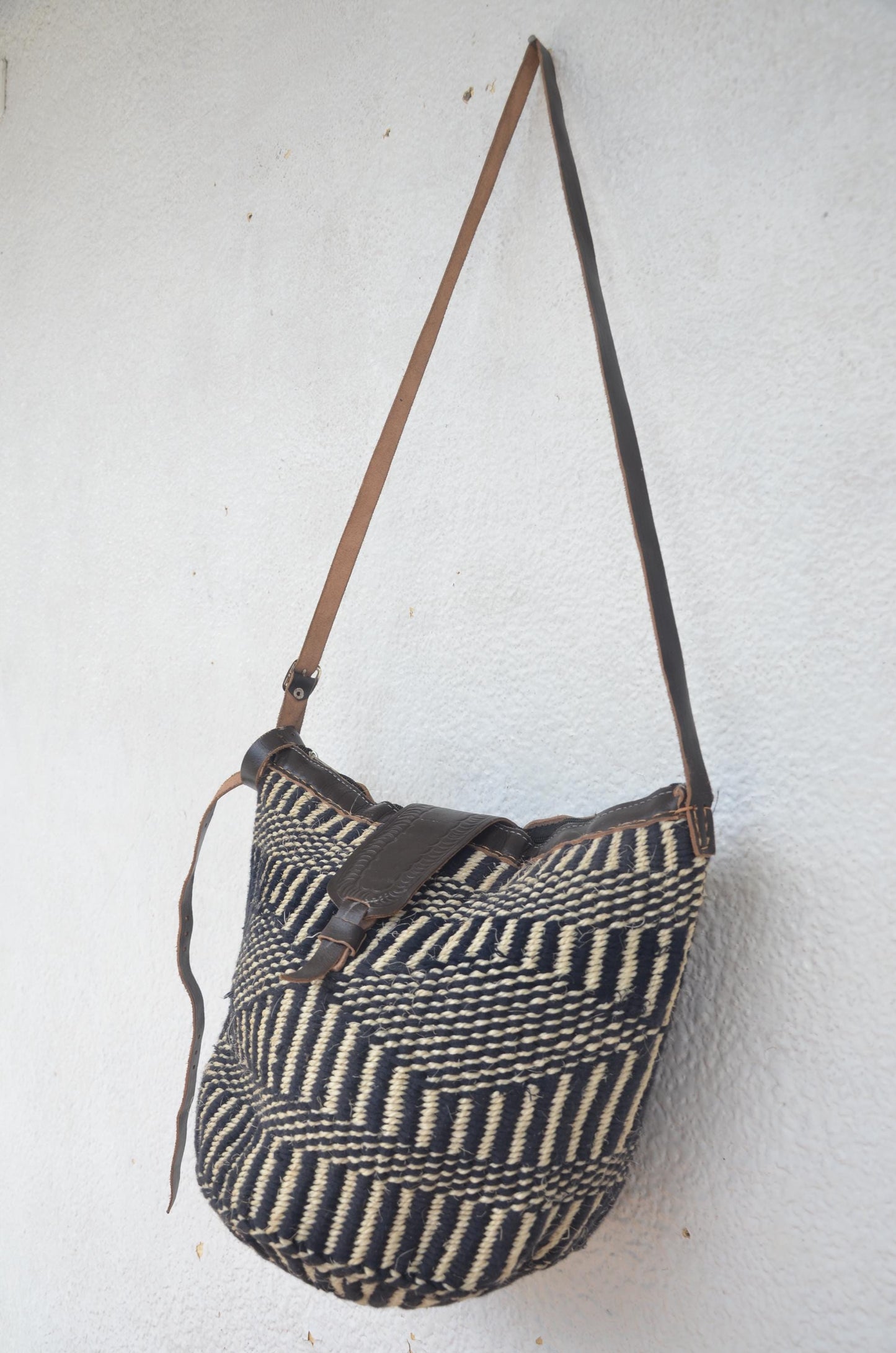 Handwoven Sisal Kiondo Bag | Black and White Geometric African Crossbody Purse