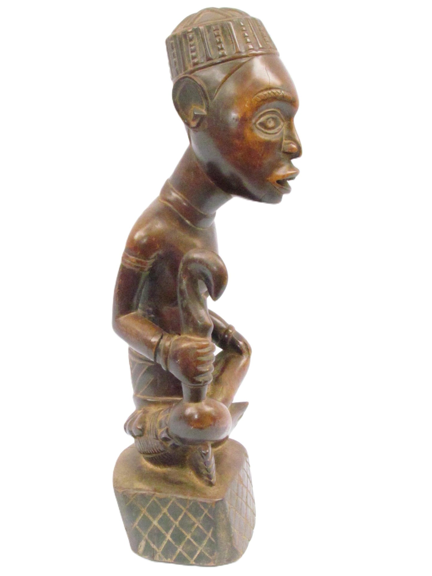 Un Azande masculin original sculpté à la main assis tenant un bâton de RDC.