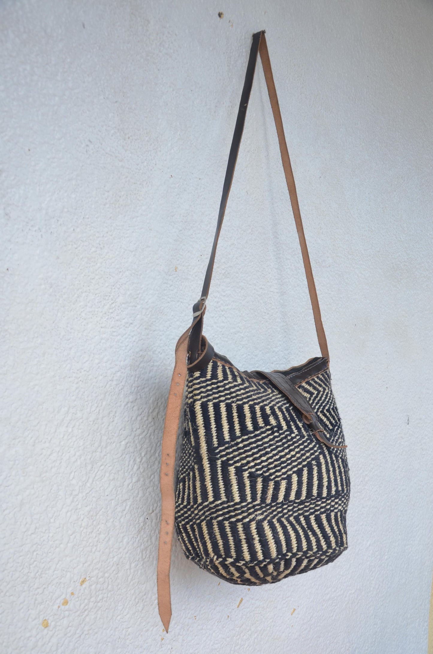 Handwoven Sisal Kiondo Bag | Black and White Geometric African Crossbody Purse