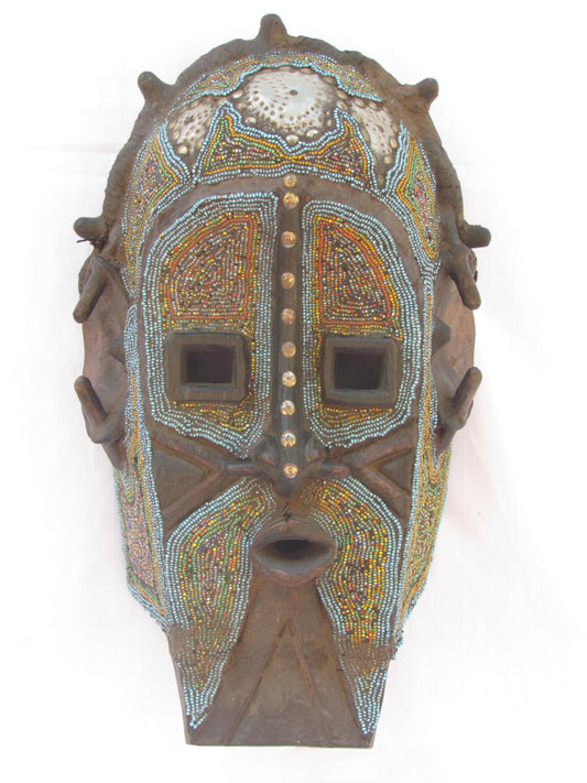 Masque mural africain Lega sculpté à la main en provenance de RDC.