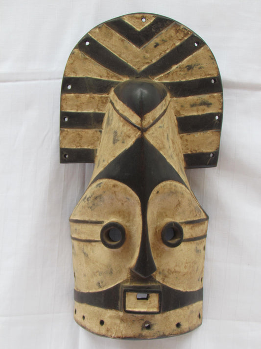 Masques traditionnels africains en bois sculptés à la main, fabriqués en RDC
