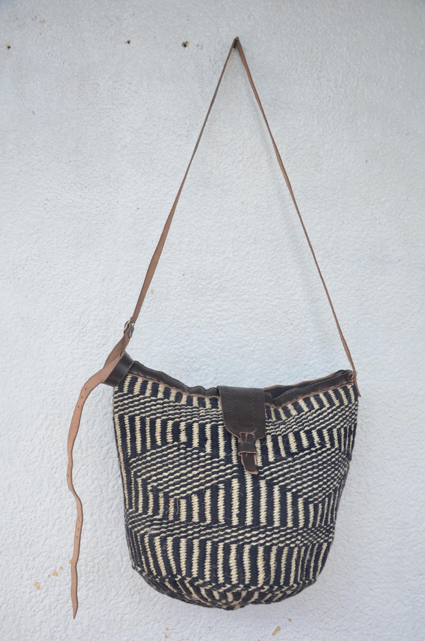 Handwoven Sisal Kiondo Bag | Black and White Geometric African Crossbody Purse