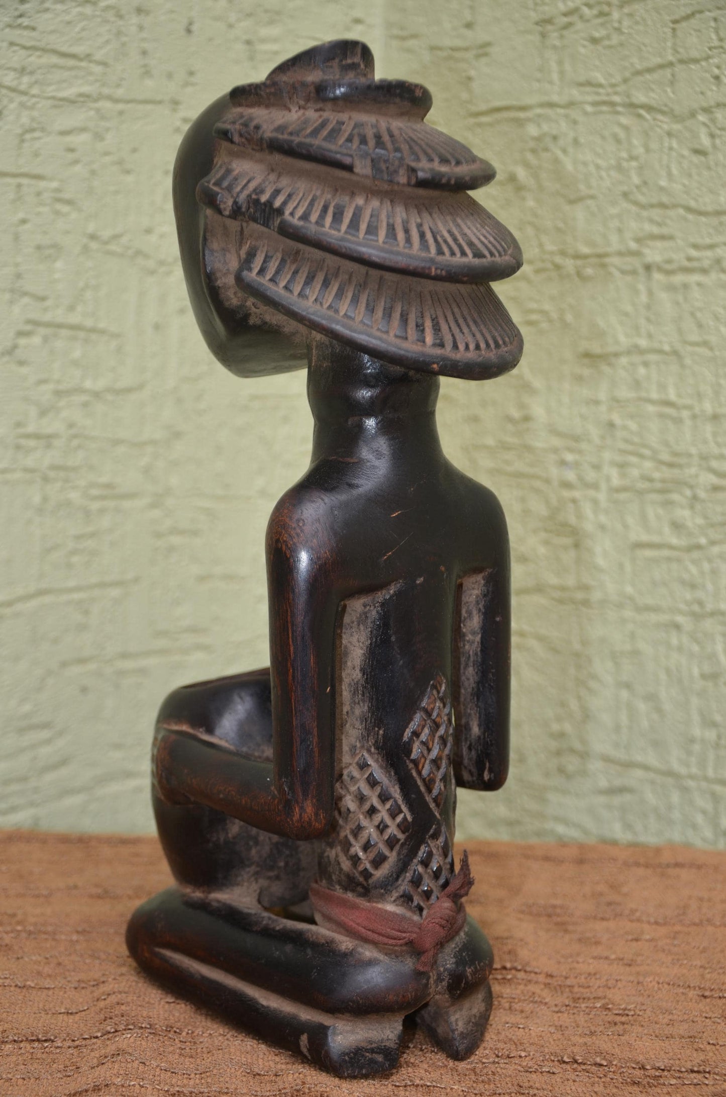 Authentic Luba-Hemba Kneeling Bowl-Bearer | Ancestral Statue