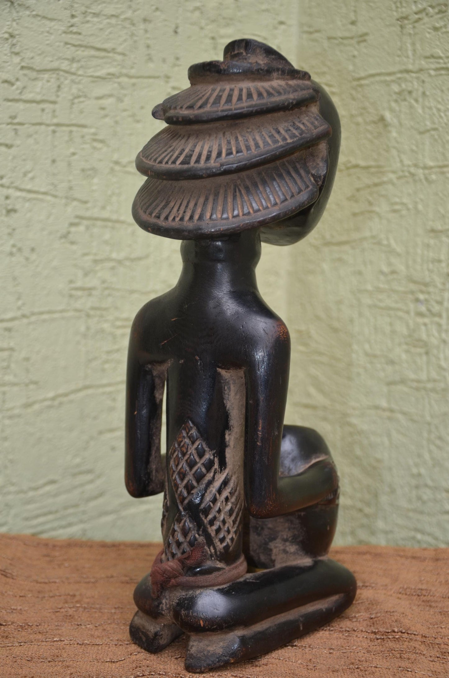 Authentic Luba-Hemba Kneeling Bowl-Bearer | Ancestral Statue