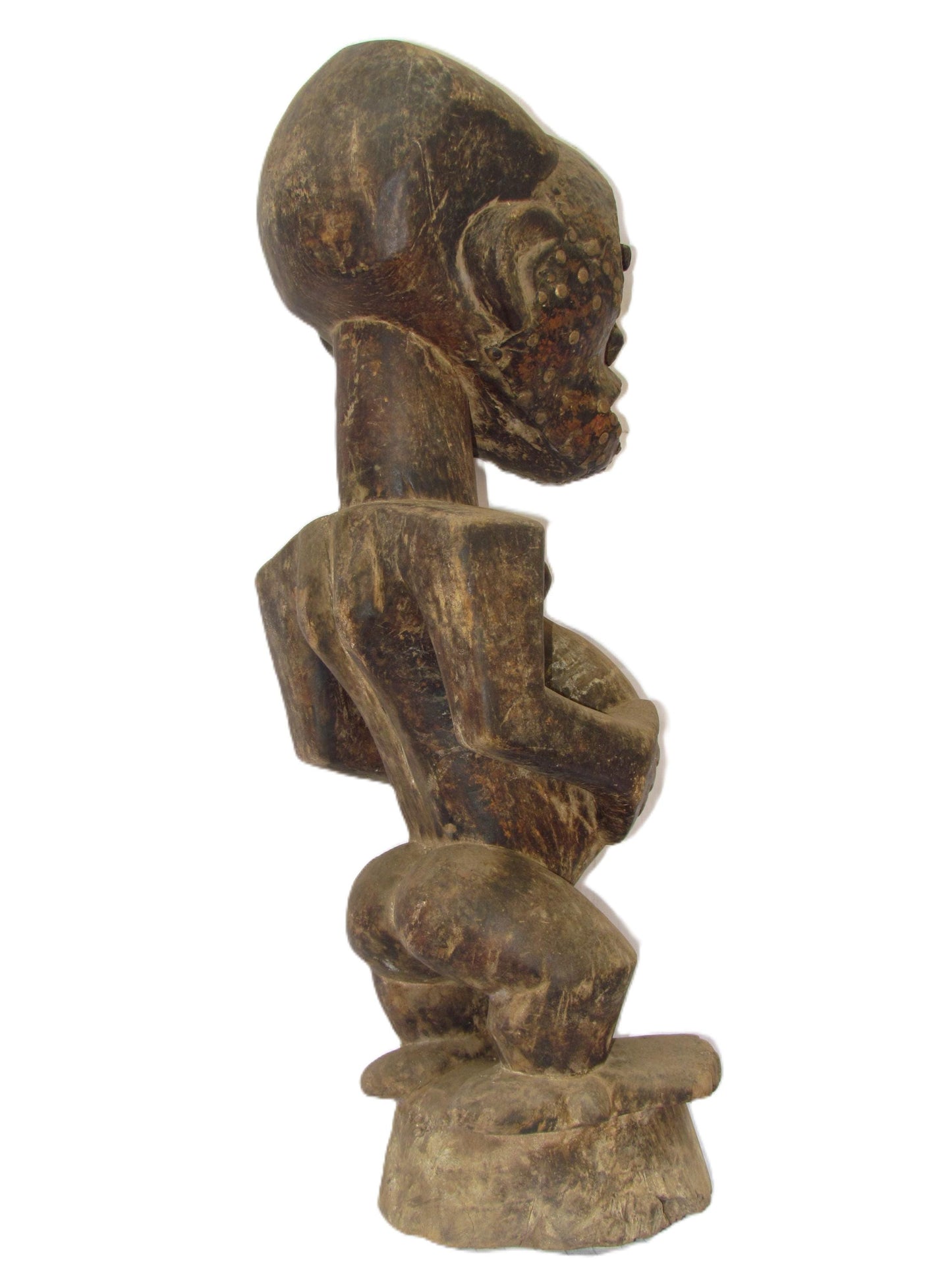 Statue antique extrêmement rare d'un homme africain Songye avec des épingles en argent sur le visage du Congo.