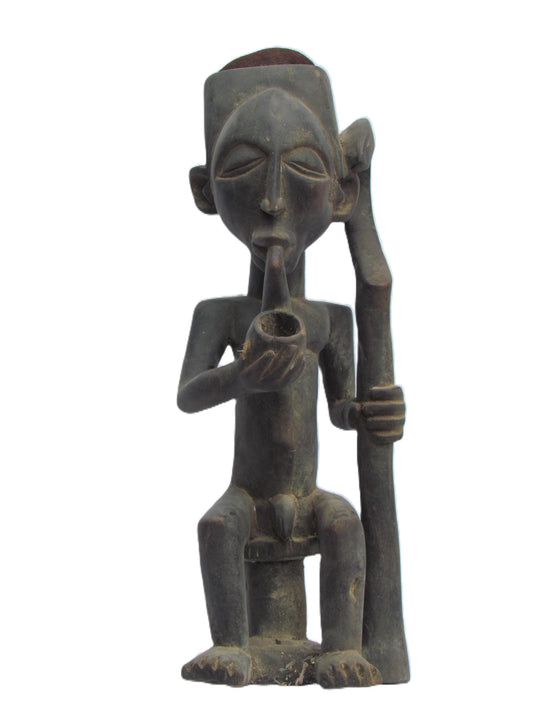 Statue vintage de la tribu Luba « Homme de la paix fumant » en bois sculpté Congo Sculpture originale vintage de l'est de la RDC Afrique Rare Table de sol Étagère Art ancien
