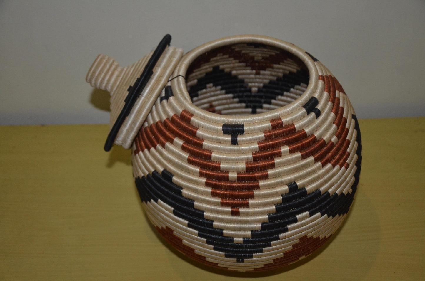 Large Agaseke Peace Basket – 15" Black Rust Diamond – Traditional Rwanda