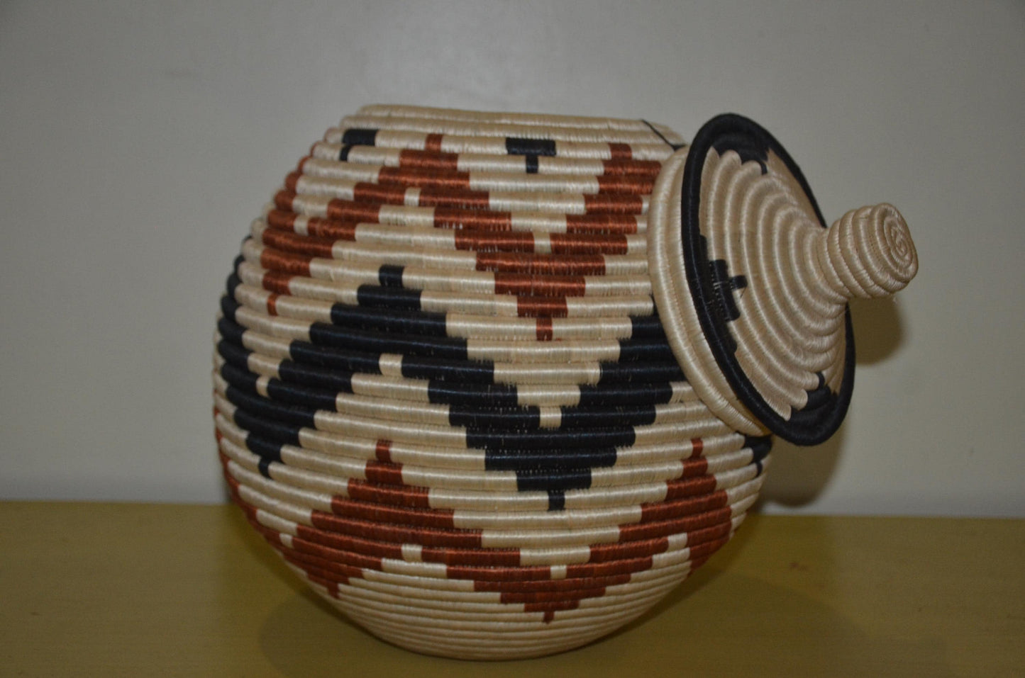 Large Agaseke Peace Basket – 15" Black Rust Diamond – Traditional Rwanda