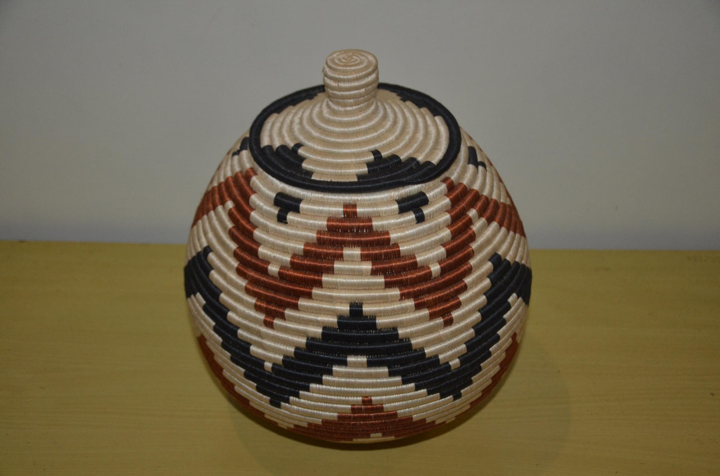 Large Agaseke Peace Basket – 15" Black Rust Diamond – Traditional Rwanda