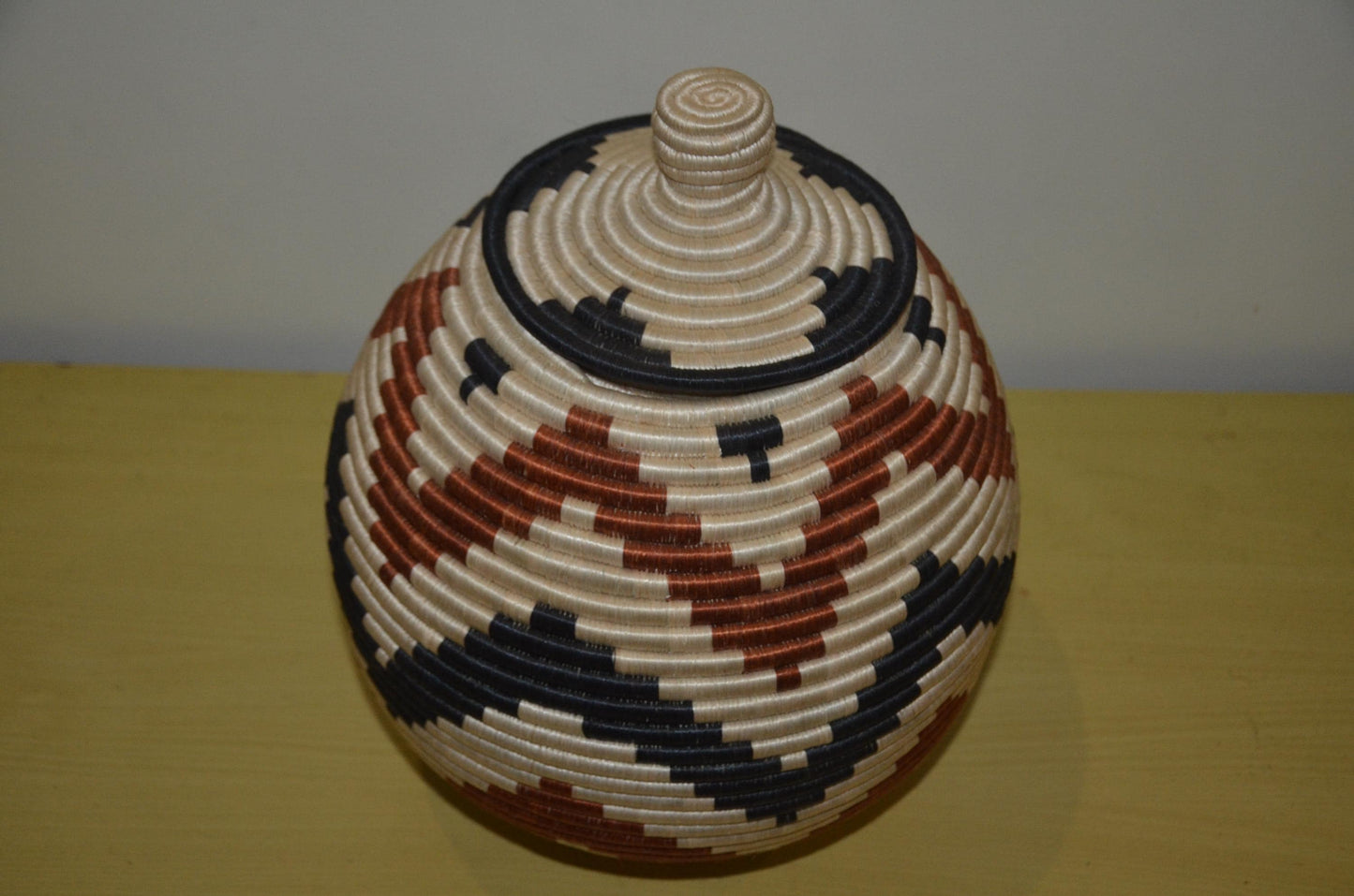 Large Agaseke Peace Basket – 15" Black Rust Diamond – Traditional Rwanda