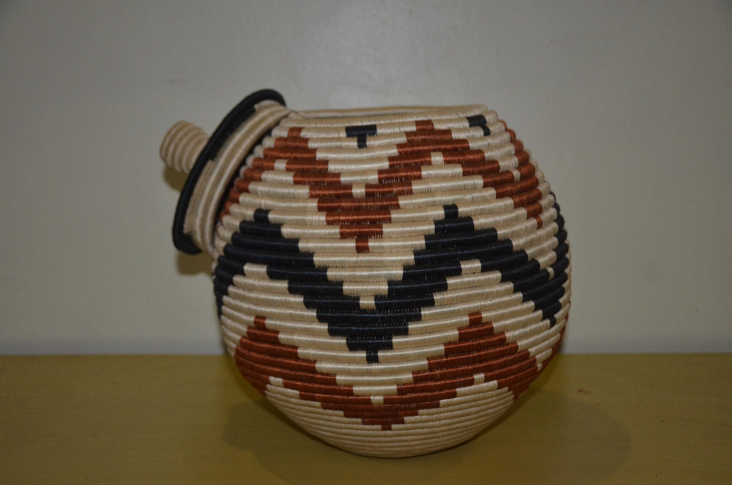 Large Agaseke Peace Basket – 15" Black Rust Diamond – Traditional Rwanda