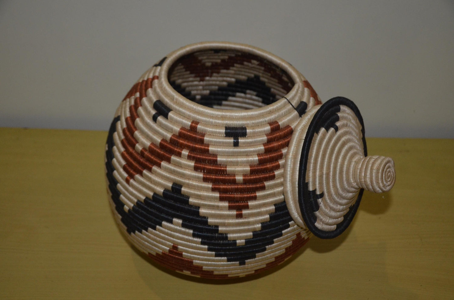 Large Agaseke Peace Basket – 15" Black Rust Diamond – Traditional Rwanda