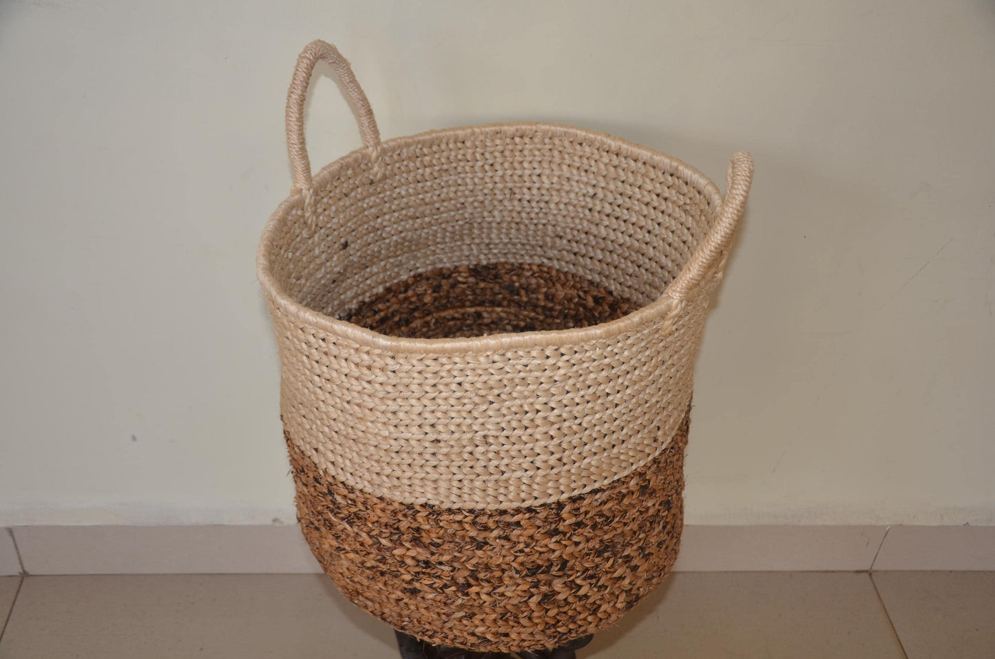 Hand-Woven Sisal Basket – Two-Tone Natural Fiber Storage Tote Organizer