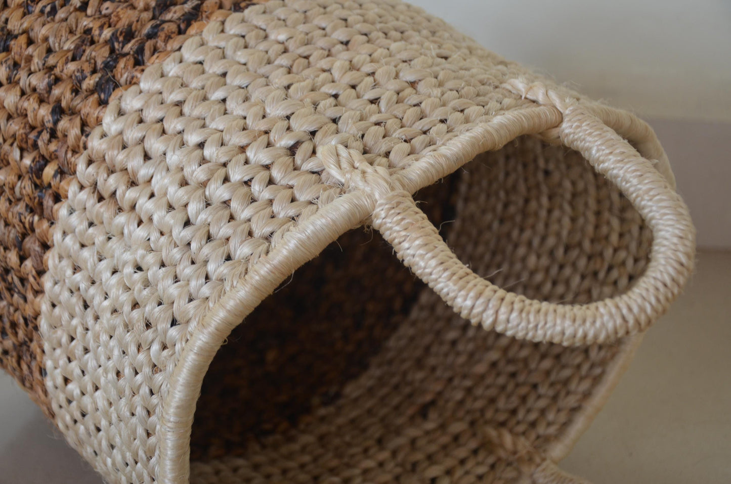 Hand-Woven Sisal Basket – Two-Tone Natural Fiber Storage Tote Organizer