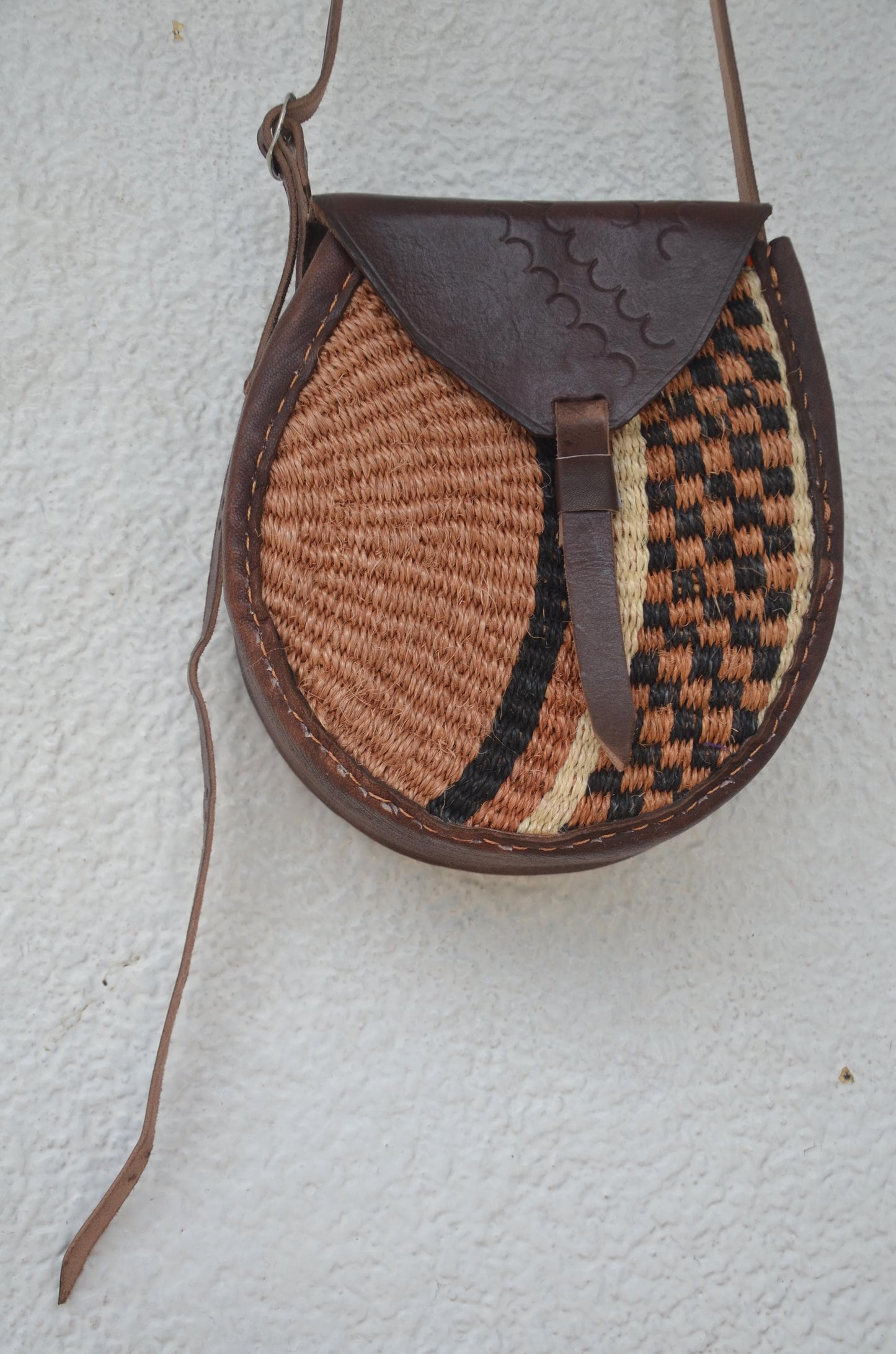 Handwoven Sisal Crossbody Bag | Artisan Boho Shoulder Bag | Leather-Trimmed Purse