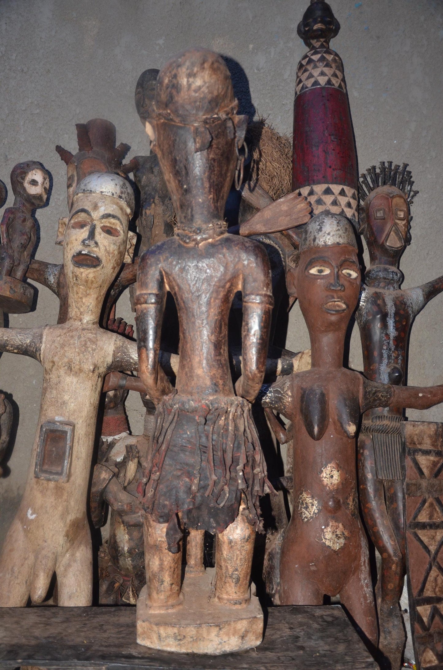 Large Kongo Power Statue – Hand-Carved Wood Multi-Figure Nkisi Art