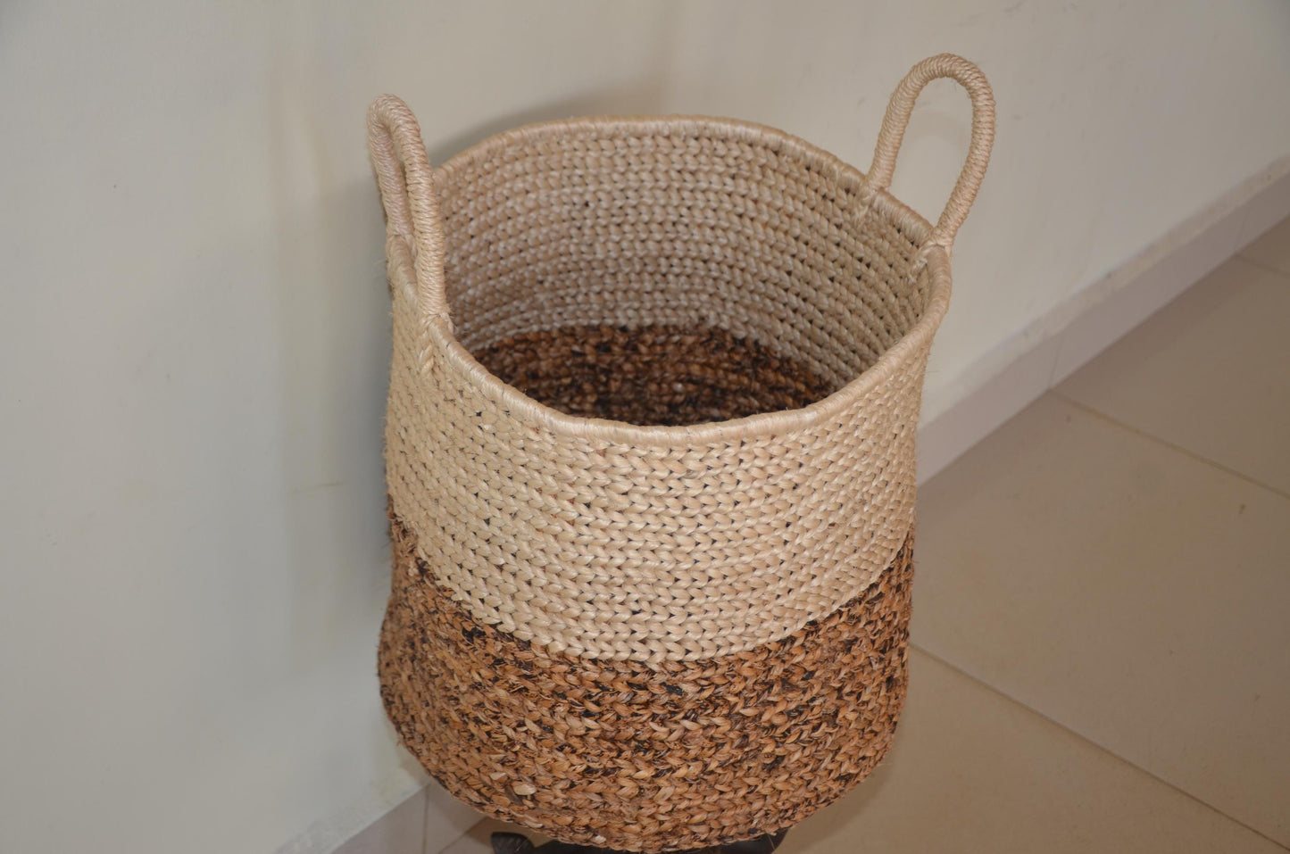Hand-Woven Sisal Basket – Two-Tone Natural Fiber Storage Tote Organizer