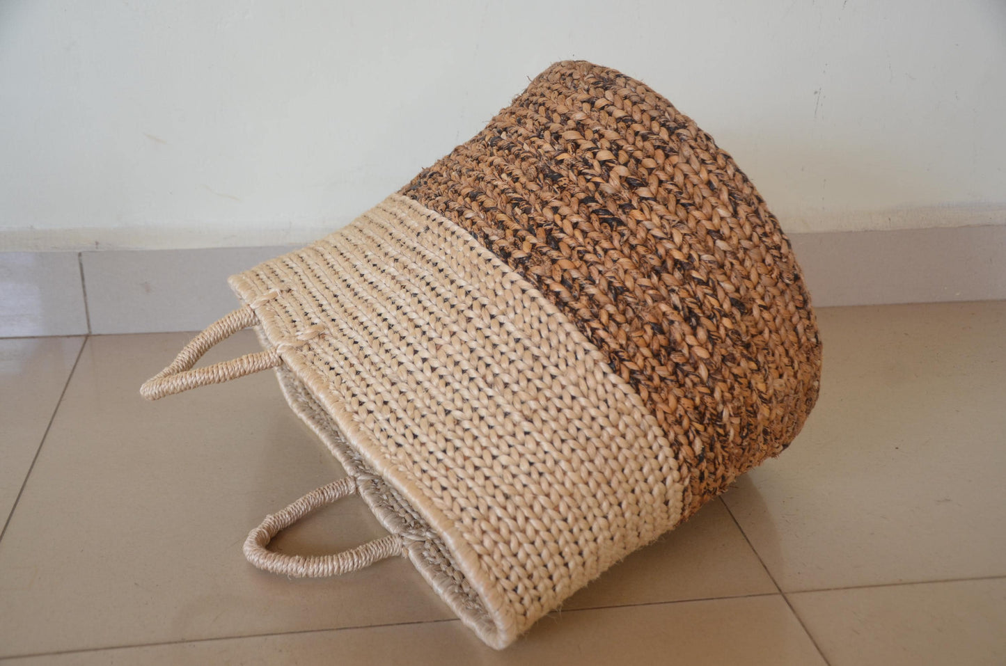 Hand-Woven Sisal Basket – Two-Tone Natural Fiber Storage Tote Organizer